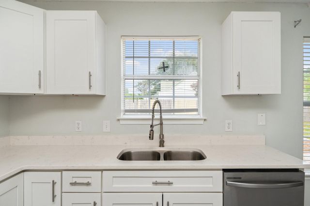 2129 Hillary Lane, Navarre, FL 32566