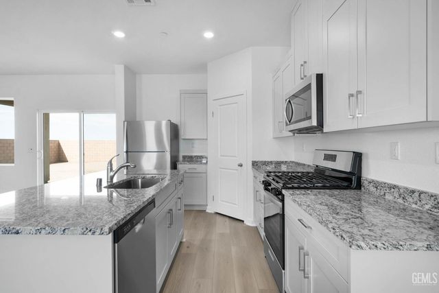 8113 Morningstar Avenue, Bakersfield, CA 93306