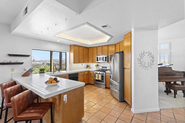 2099 White Birch Dr, Vista, CA 92081