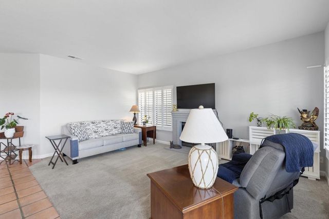 2099 White Birch Dr, Vista, CA 92081