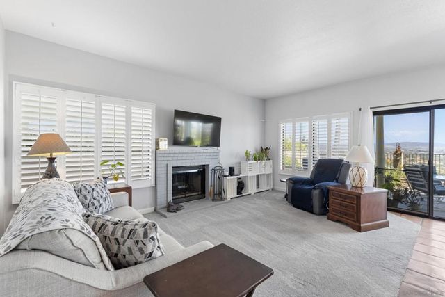 2099 White Birch Dr, Vista, CA 92081