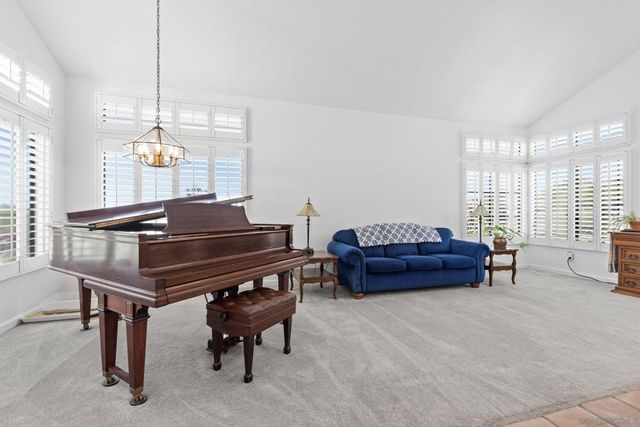2099 White Birch Dr, Vista, CA 92081