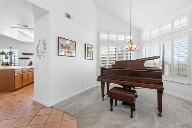 2099 White Birch Dr, Vista, CA 92081