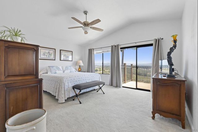 2099 White Birch Dr, Vista, CA 92081