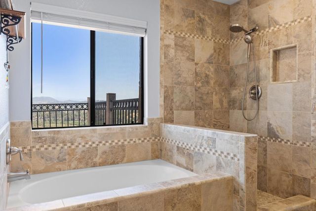2099 White Birch Dr, Vista, CA 92081