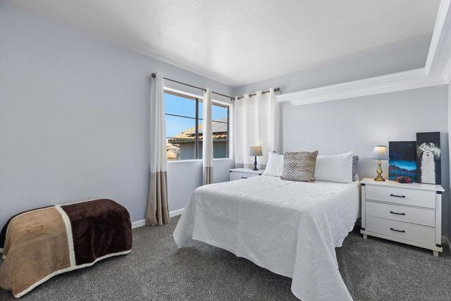 2099 White Birch Dr, Vista, CA 92081