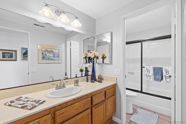 2099 White Birch Dr, Vista, CA 92081