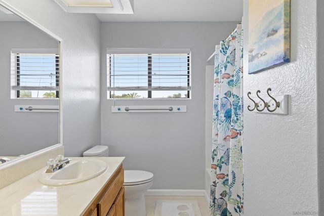 2099 White Birch Dr, Vista, CA 92081