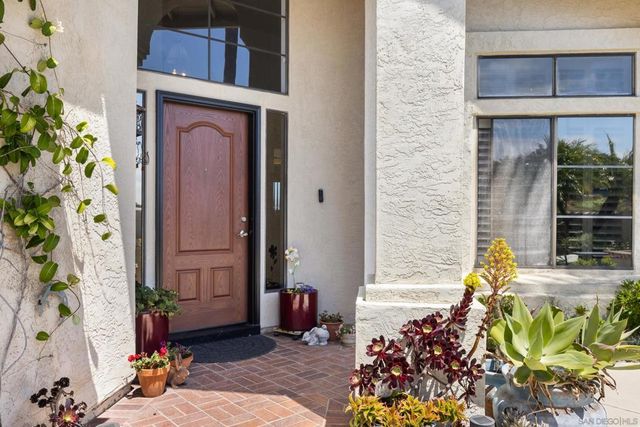 2099 White Birch Dr, Vista, CA 92081