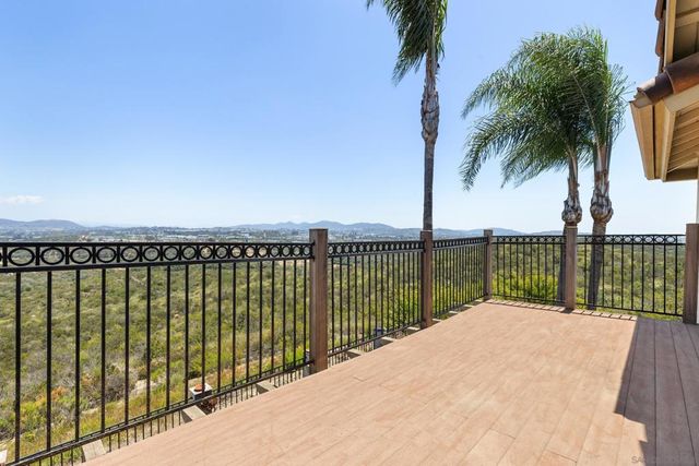 2099 White Birch Dr, Vista, CA 92081