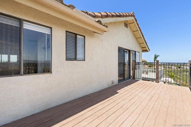 2099 White Birch Dr, Vista, CA 92081