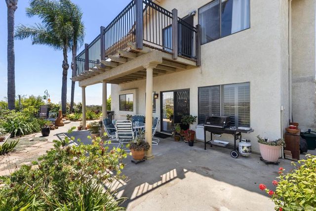 2099 White Birch Dr, Vista, CA 92081