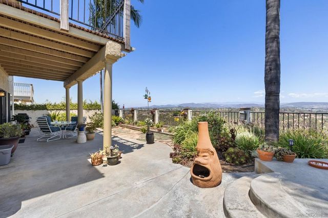 2099 White Birch Dr, Vista, CA 92081