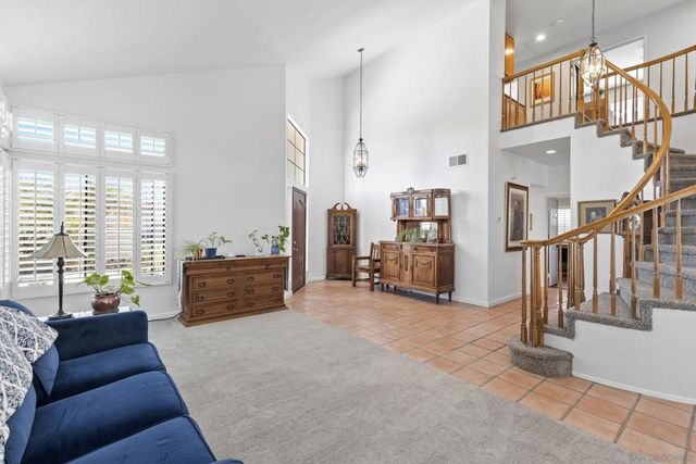 2099 White Birch Dr, Vista, CA 92081