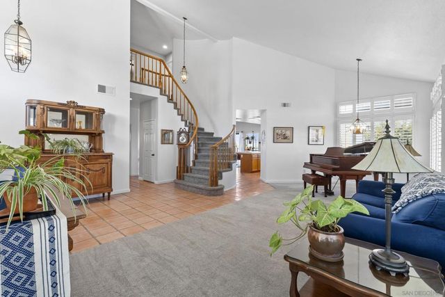 2099 White Birch Dr, Vista, CA 92081