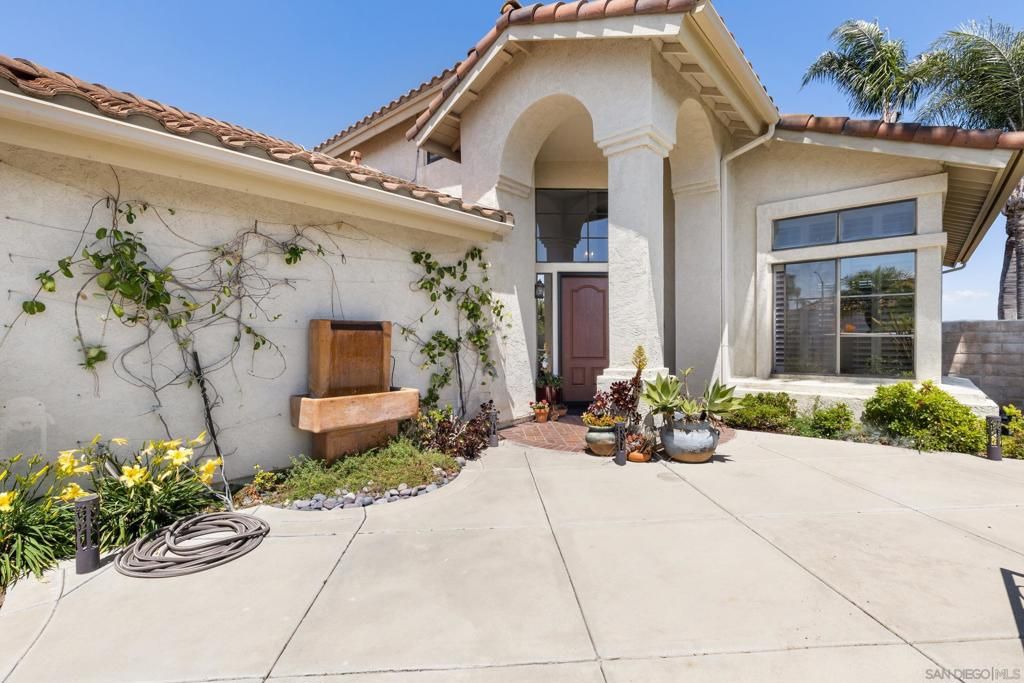 2099 White Birch Dr, Vista, CA 92081