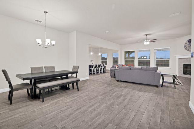 431 Kinnerton Court, Midlothian, TX 76065