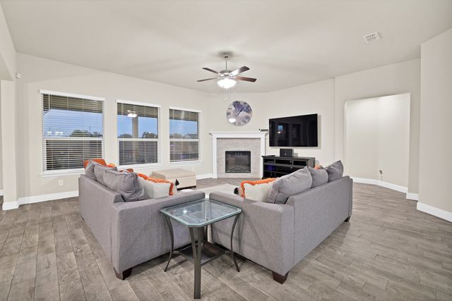 431 Kinnerton Court, Midlothian, TX 76065