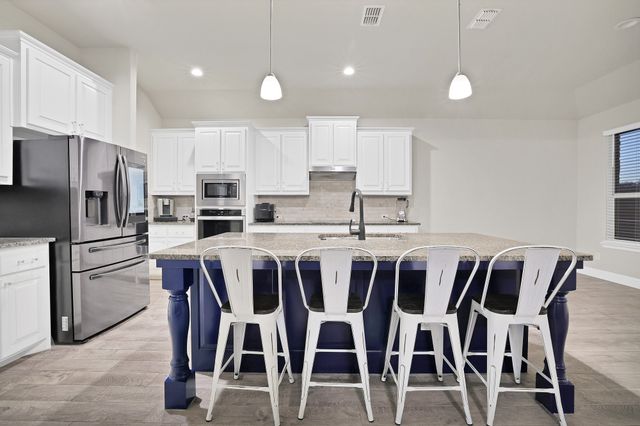 431 Kinnerton Court, Midlothian, TX 76065