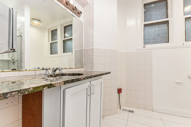 5114 S Dorchester Avenue, Chicago, IL 60615