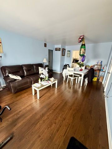 4817 Hull Street 3A, Skokie, IL 60077