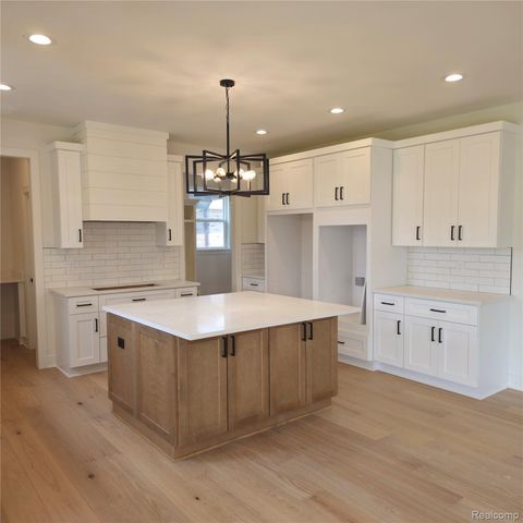 18582 Stallmann Drive, Macomb Township, MI 48042