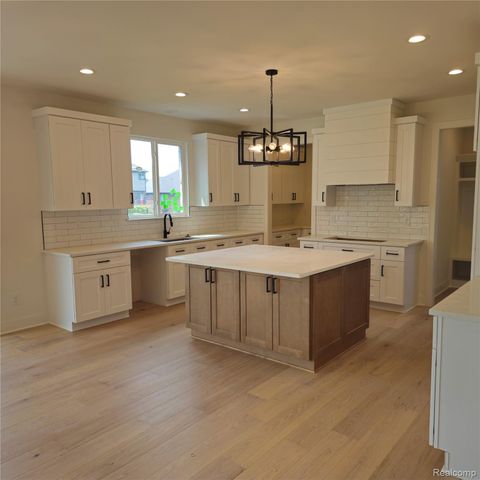 18582 Stallmann Drive, Macomb Township, MI 48042