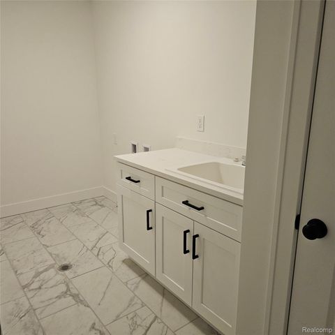 18582 Stallmann Drive, Macomb Township, MI 48042