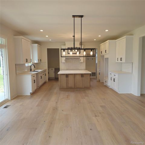 18582 Stallmann Drive, Macomb Township, MI 48042