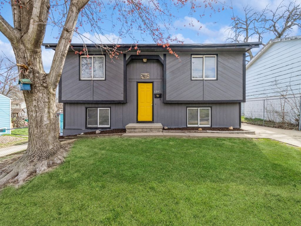 1309 Stewart Street, Des Moines, IA 50316