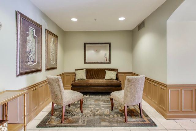 1650 Riverwoods Drive 706, Melrose Park, IL 60160