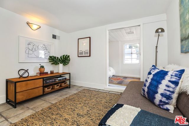 1811 W Silver Lake Drive, Los Angeles, CA 90026