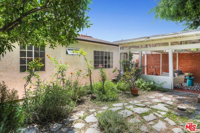 1811 W Silver Lake Drive, Los Angeles, CA 90026