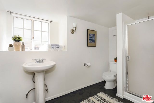 1811 W Silver Lake Drive, Los Angeles, CA 90026