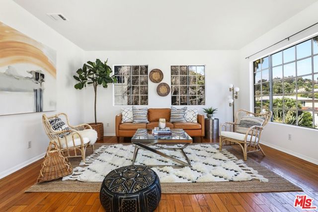 1811 W Silver Lake Drive, Los Angeles, CA 90026