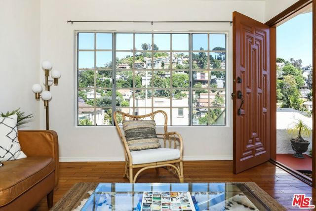 1811 W Silver Lake Drive, Los Angeles, CA 90026