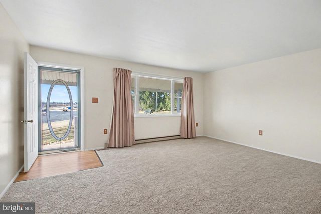 60 BLACKSNAKE RD, Duncannon, PA 17020