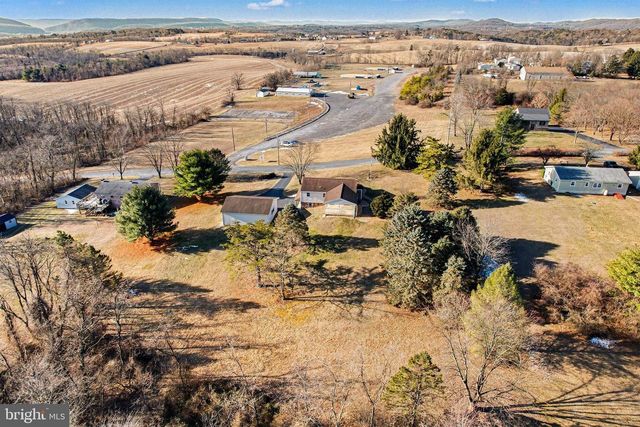 60 BLACKSNAKE RD, Duncannon, PA 17020