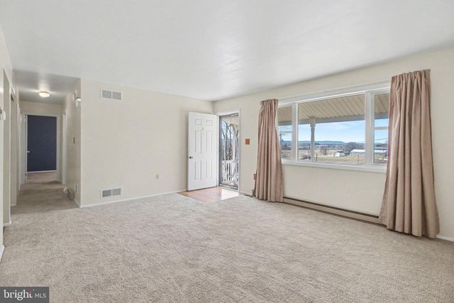 60 BLACKSNAKE RD, Duncannon, PA 17020