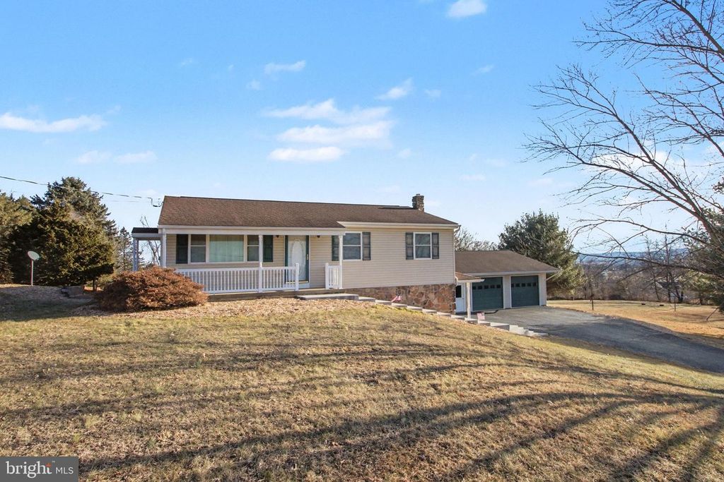 60 BLACKSNAKE RD, Duncannon, PA 17020