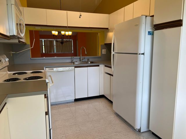 7649 Tahiti Lane 202, Lake Worth, FL 33467