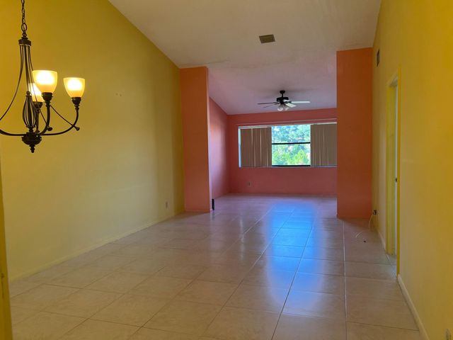 7649 Tahiti Lane 202, Lake Worth, FL 33467
