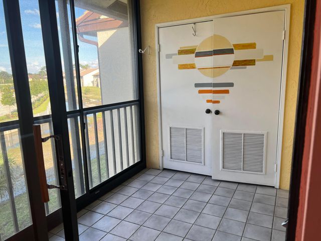 7649 Tahiti Lane 202, Lake Worth, FL 33467