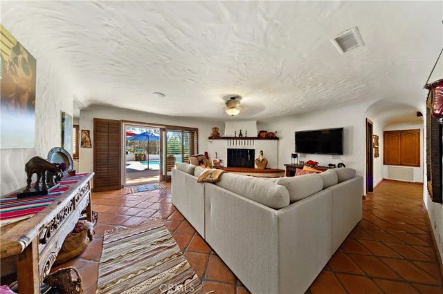 38200 De Portola, Temecula, CA 92592