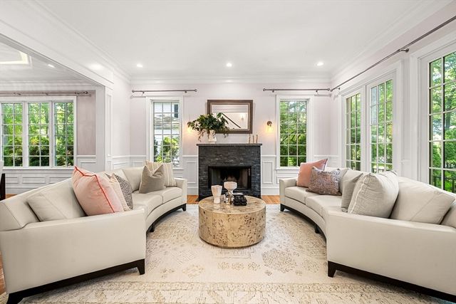 129 Rangeley Rd, Brookline, MA 02467