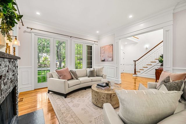 129 Rangeley Rd, Brookline, MA 02467