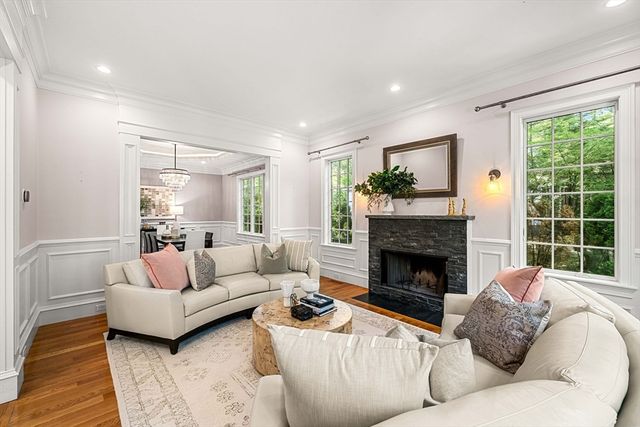 129 Rangeley Rd, Brookline, MA 02467