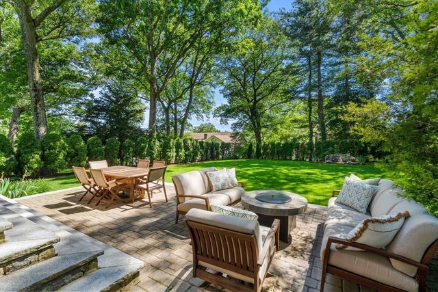 129 Rangeley Rd, Brookline, MA 02467