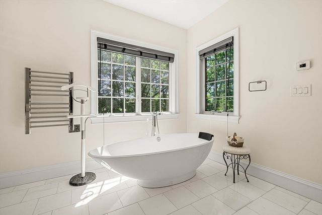 129 Rangeley Rd, Brookline, MA 02467