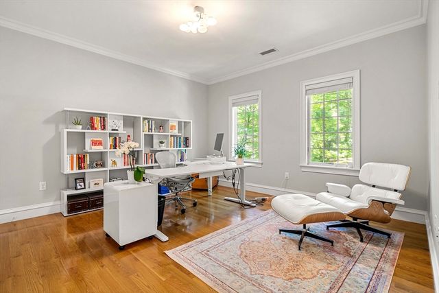 129 Rangeley Rd, Brookline, MA 02467